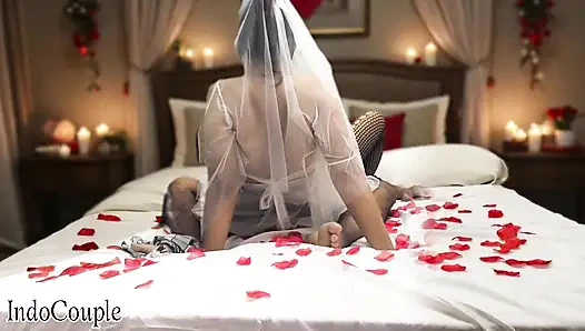 GELINLE BIRLIKTE SEVGILILER GÜNÜ KUTLAMASI AĞIZDA KIRPILDI