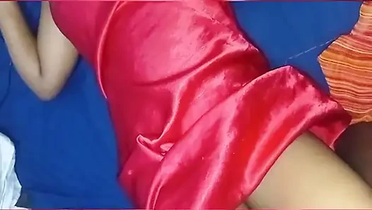 Kız arkadaşımın kız kardeşi antrenman yapmak ve büyük kıçıyla oturmak istedi