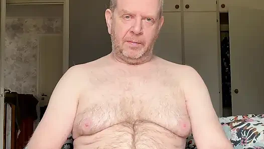 Önümde dizlerinin üzerindeymiş gibi davran