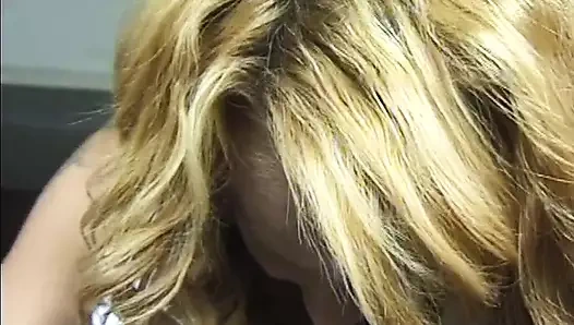 Komşunun karısı Veronika güzel orta yaşlı seksi kadın