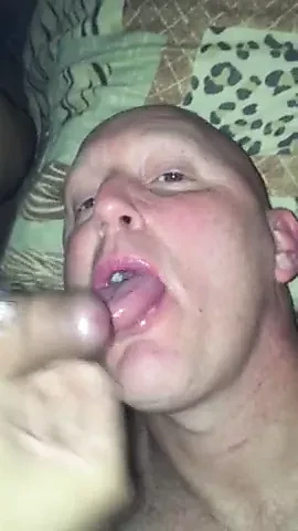 Beyaz boi gets beslenir tarafından latina boşalmak gusher