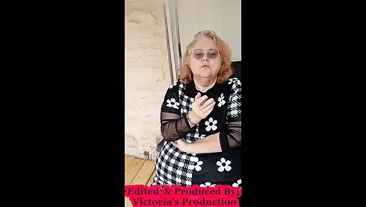 Sahibe v mini puro içiyor ve hakkında konuşuyor