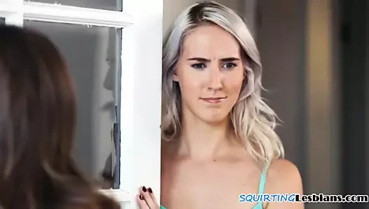 şehvetli lezbiyen oyuncak üzerinde busty bebeğim