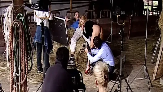 Alman orta yaşlı seksi kadın klasik retroda kalın yarakla sikiliyor