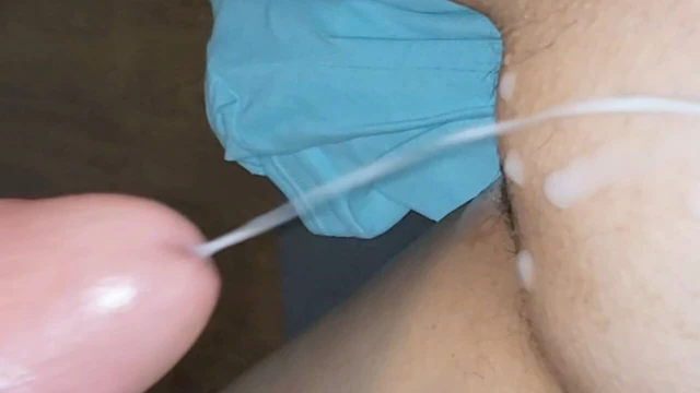 Aldatılan koca karısının amına boşalmasını izliyor