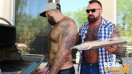 Hung Bear Atlas Grant Prezervatifsiz Dino DeFrancesco