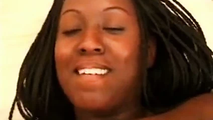 seksi siyah bebeğim alır onu ıslak traş twat yaladı içinde yatak