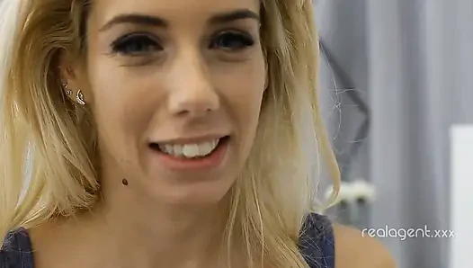 Genç masum görünümlü kızlar Cassie ve Nesty ilk sapphic deneyimlerini denemeye karar verdi