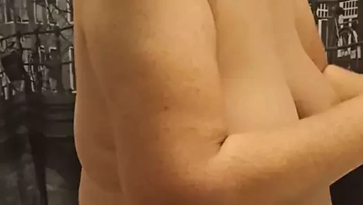 Tombul kızıl saçlı ev hanımı onun gömleği 3