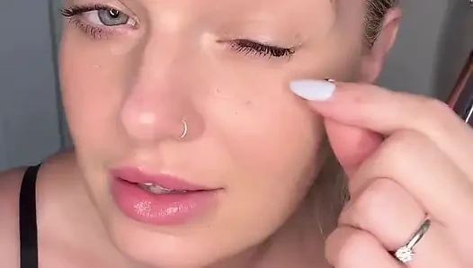 Makyajımı yapmaya çalışıyordum