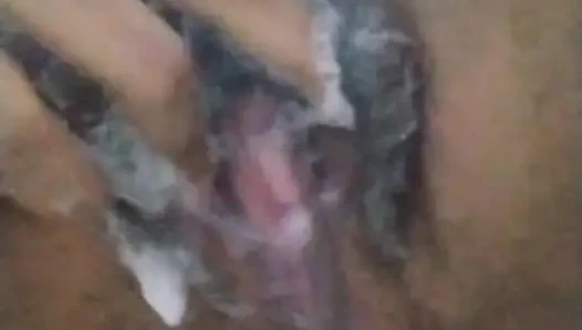 Azgın kız arkadaş tek başına mastürbasyon videosu