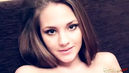 Kırmızı çoraplı Mira