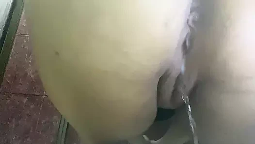 IRINA BANYODA IŞERKEN YAKALANDı