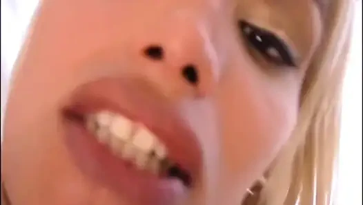 Siyah adamın götünde büyük memeli biseksüel penis