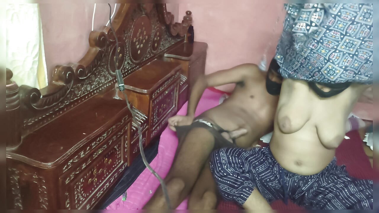 Indian bhabhi ki salwar suit me hot chudai ki boobs ki chusakr lal kar di