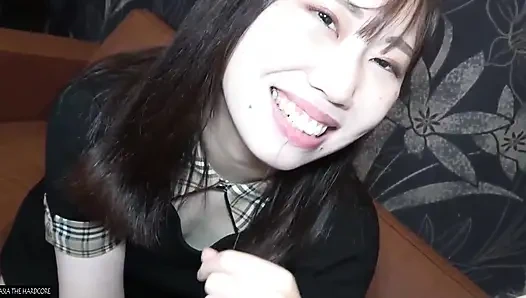 Şıklık güzel bir kız tarafından parçalanıyor