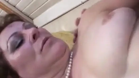 Lblack çoraplı Alman nine amını siktiriyor