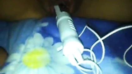 Petite Yab s'amuse seule 974