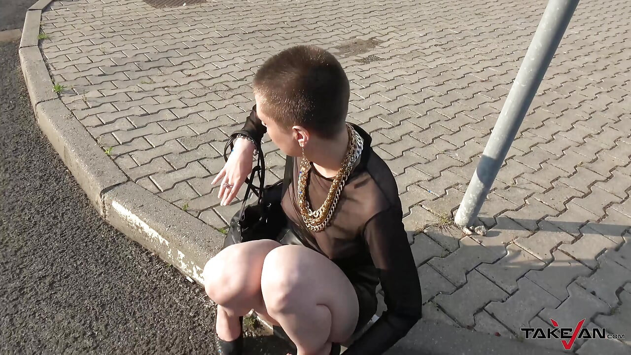Serseri hatun sert seksi ve bolca boşalmayı seviyor