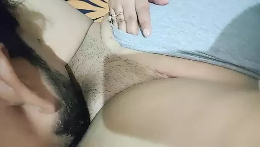 Ayushi Babhi ki apni chut par tong lagwati Hui video