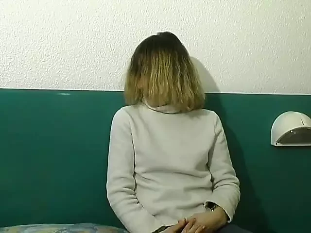 Ateşli bir Fransız amatör hayallerinin üçlü seksini yapıyor
