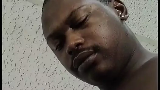 Büyük memeli zenci ve siyah aygırla siyah üstüne siyah sikiş