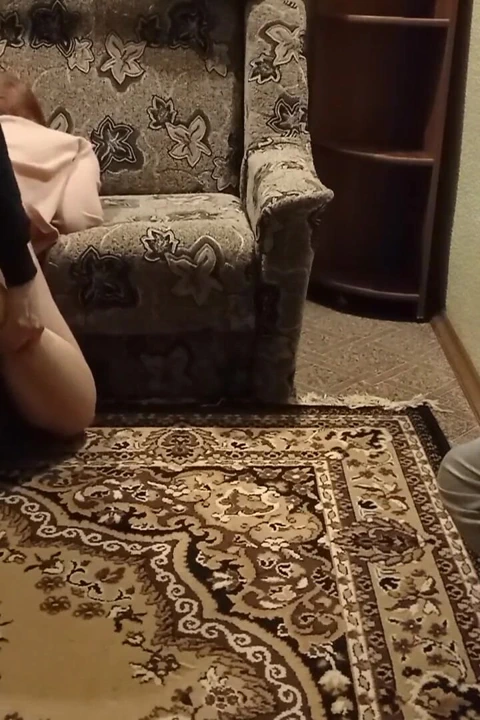 Kız arkadaşın şu anda meşgul. Aldatılan kocasını bekle