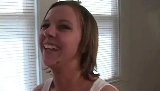 Çaresiz amatörler Bree Barrett ve Manta büyük beyaz yarağı emiyor