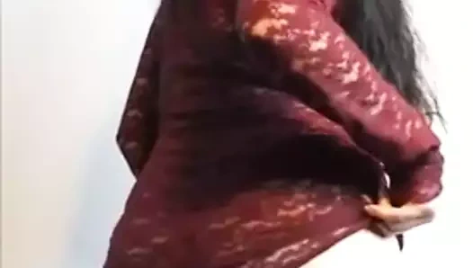 Büyük götlü kadın