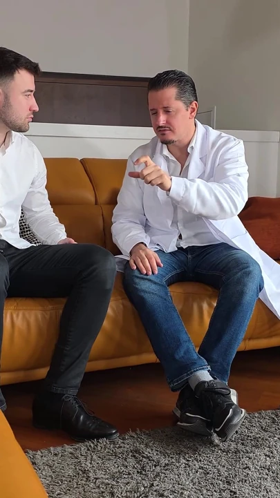 Dr. Costas özel numarasını çıkarıyor