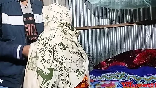 Hintli kadın kışın seks yapıyor