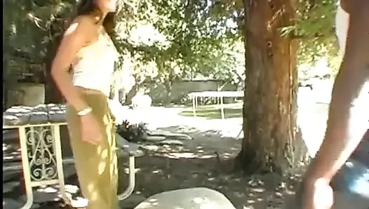 Büyük memeli güzel orta yaşlı seksi kadın canavar siyah yarakla sikiliyor ve amının içine boşalıyor