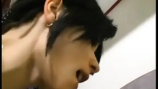 Güzel esmer genç bir çiftin oyuncu seçmeleri ağzına dölle sikiliyor