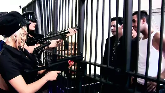 Delta White ve Gabriela Glazer götlerini siktiriyor