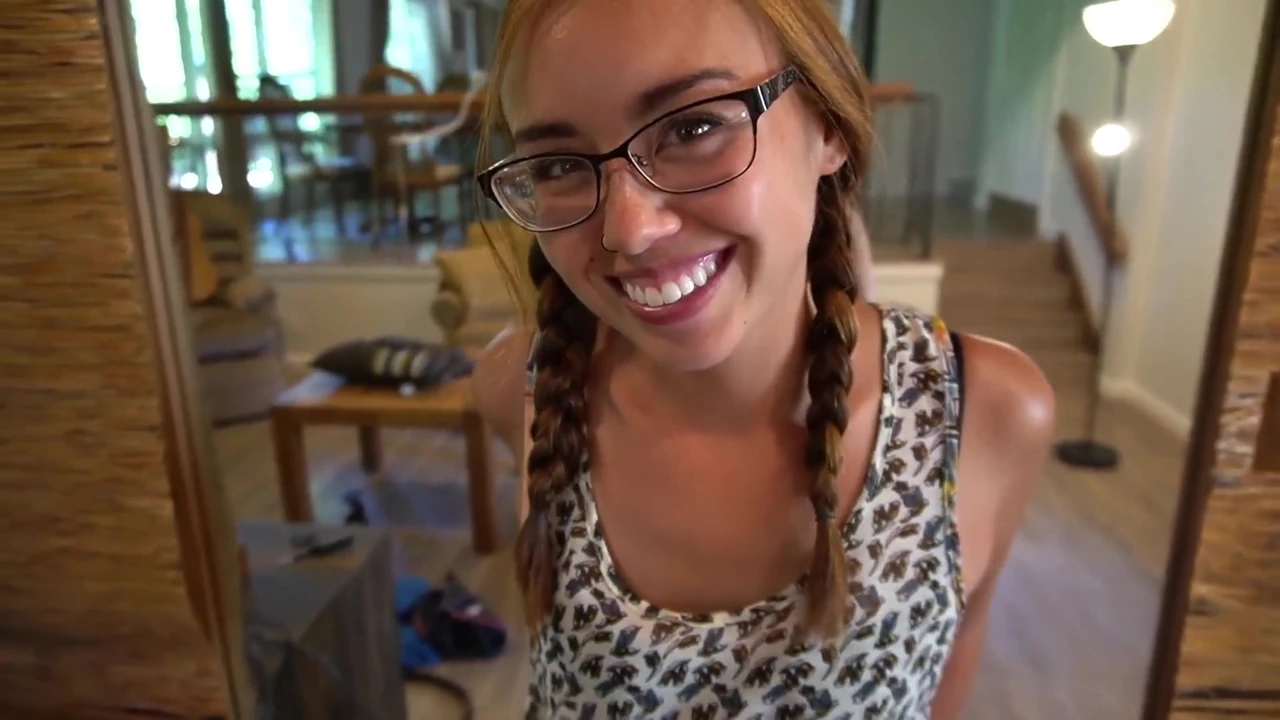 Amateur mirror blowjob with cumshot on glasses