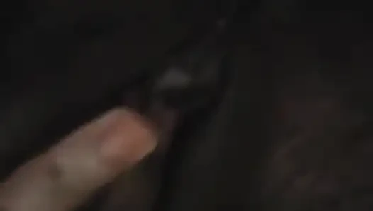Islak amcığı parmaklıyor