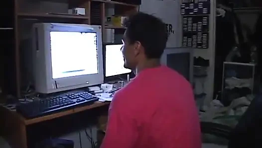 Çeşitli hatunların ve bir delikanlının filme hazırlanırken kamera arkası görüntüleri