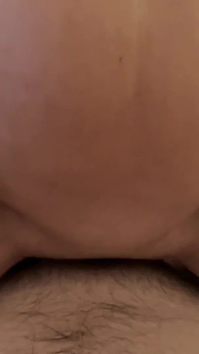 "Amımı ateşli penisine sürtüyor ve sonunda beni çok yakın çekim ve çok ıslak amcıkla sikiyor" dan heyecan verici an