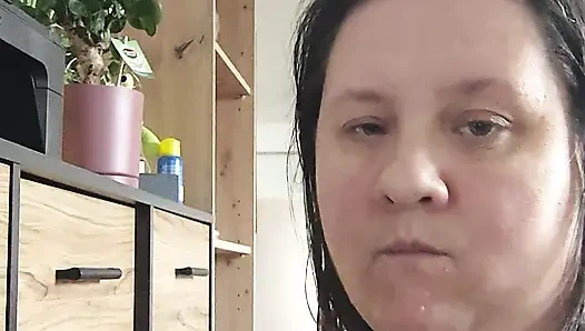 Damlayan görüntü ile sert sakso dildo