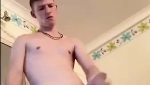 Sıcak oğlan büyük horoz mastürbasyon