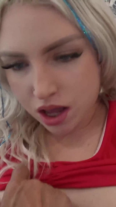 Azgın amatör bebek Britt Blair yarağını emiyor ve sonra seni seksi bir dölleme için sikiyor | Klip 1