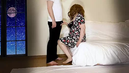 Orta yaşlı seksi kadın istediğinde anal seks yapmasına izin veriyor