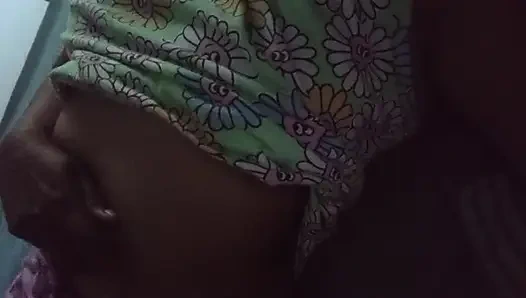 Sri Lanka - chica musterbation en cuarto de baño con lujuria consolador con grandes tetas y coño mojado