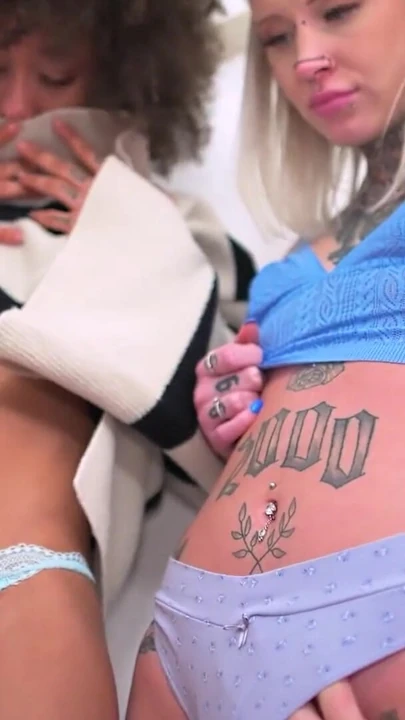 Inked gurlz - zenci zenci hatun ve sarışın erkek arkadaşı götten sikiliyor anal | Klip 1