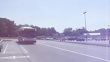 Sexygirl2014 walmart'ta otobüsü bekliyor