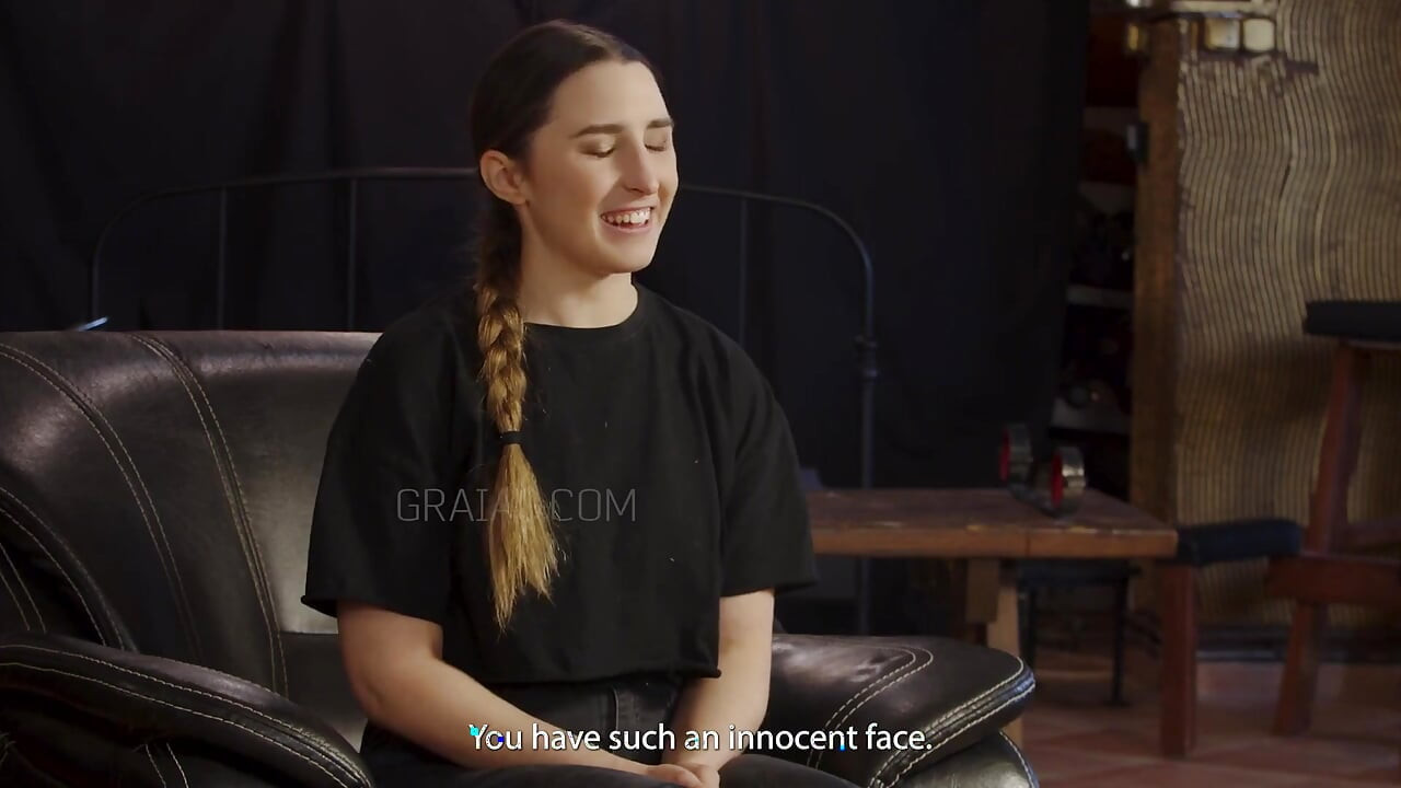 Bet onu acıya itiyor - Emilie'nin ilk çıkışı - bölüm 1