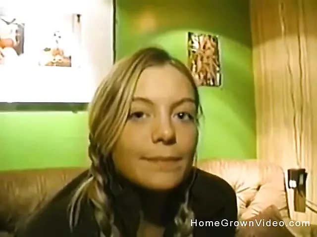 Jenifer yarak emiyor ve sonra amını siktiriyor