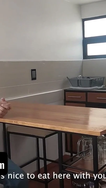 Alberto ve Alfonso Arkadaşları Enrique'yi Ev Yapımı Sik Yemeğine Davet Ediyor - LatinLeche | Clip 1