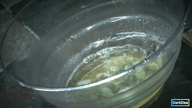 İlahi amcığımın açık dudaklarla işeyişine hayran kal.  Ve dilinle temizleyince!!