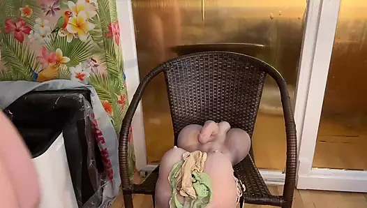 Anne külotunu çaldığı için üvey oğlunu cezalandırıyor - bölüm 2